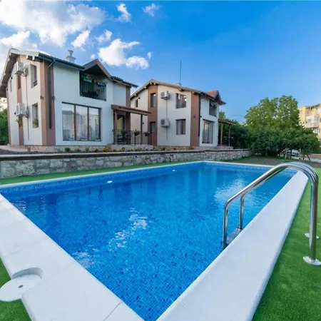Smokinite 2 - Pool And Bbq Near The * Varna
